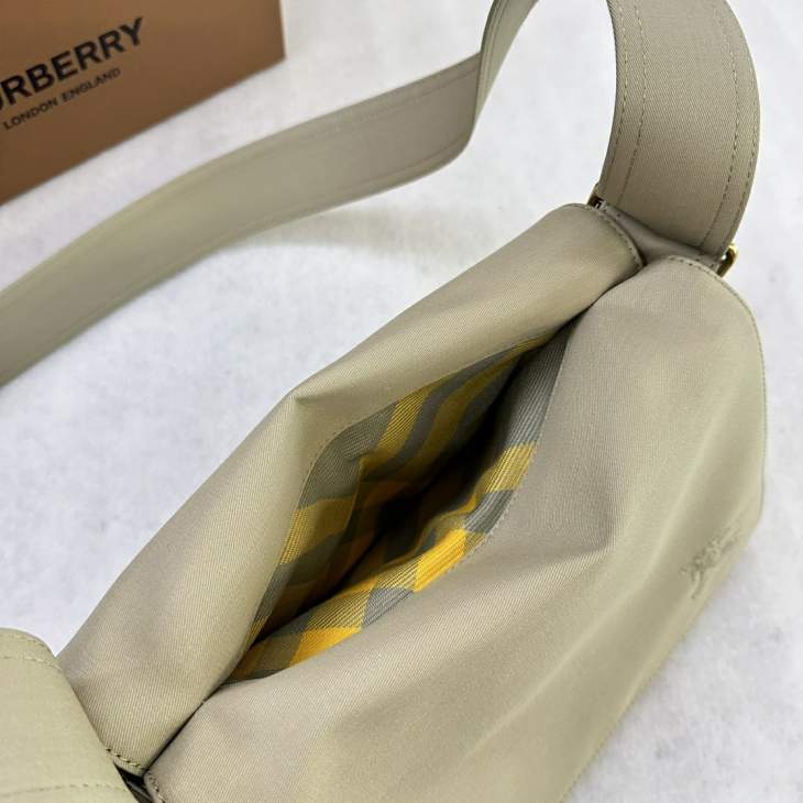 Picture of Burberry Handbags _SKUfw160522732fw